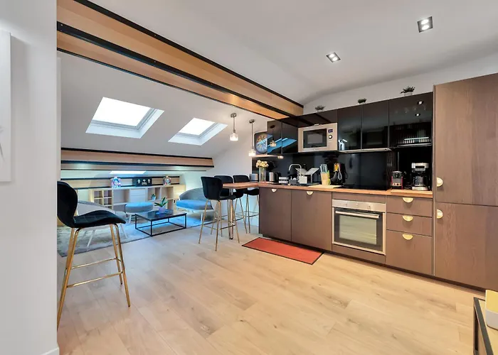 Le Napoleon Chic Et Moderne, L'endroit Parfait Au Coeur De La Banane Daire